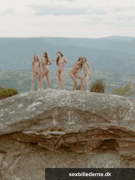 Portia de Rossi, Kate Fischer, Pamela Rabe, Elle Macpherson, Tara Fitzgerald - Sirens (1994)
