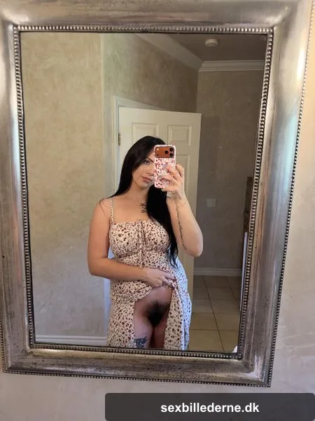 I spy with my little eye.. a thick ass bush.