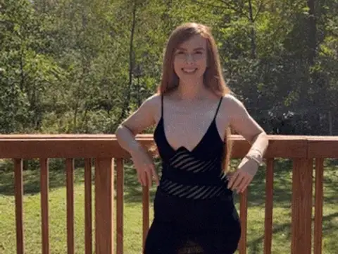 40 yo mom, smash or pass?
